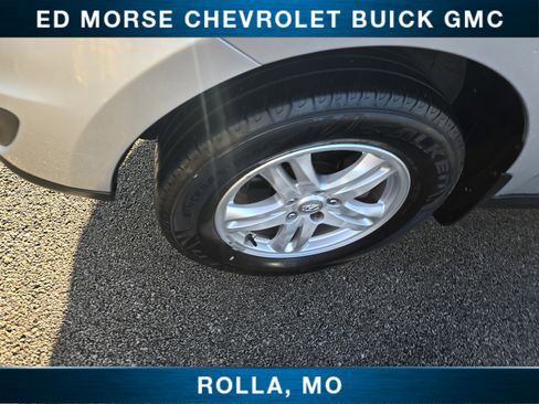 Used 2011 Hyundai Santa Fe GLS image 9