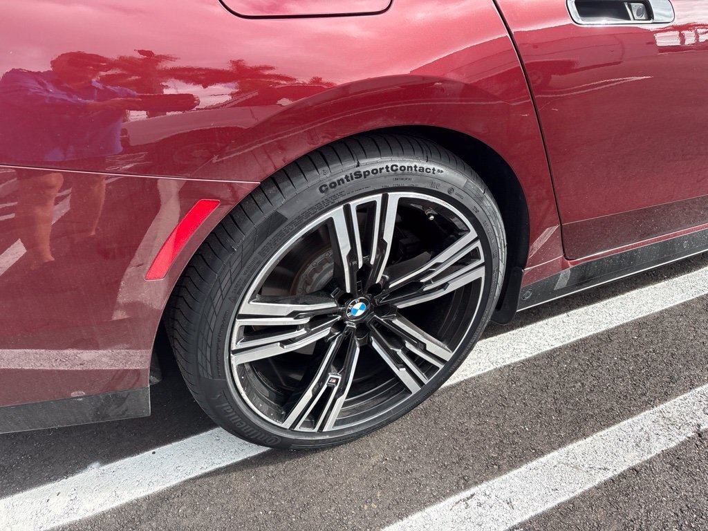 Certified 2023 BMW i7 xDrive60 AWD/4WD image 7