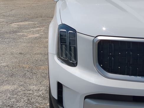 Used 2024 Kia Telluride EX AWD/4WD image 8