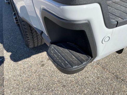 New 2026 Ford F250 Lariat w/ Black Appearance Package image 30