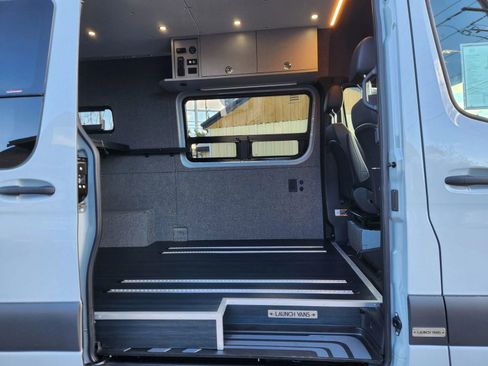 Used 2025 Mercedes-Benz Sprinter 2500 image 25