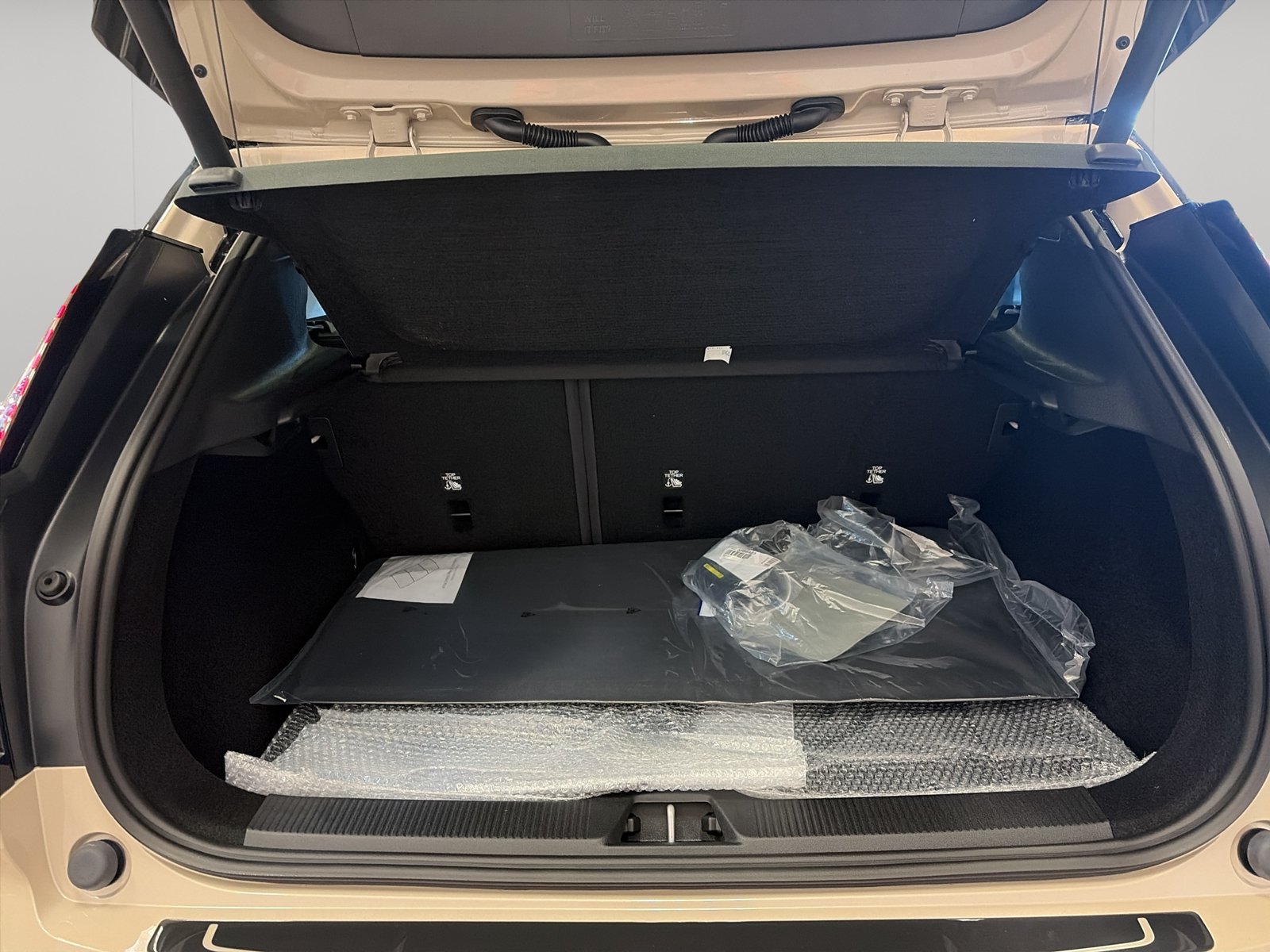 New 2026 Volvo EX30 Ultra w/ Protection Package Premier AWD/4WD image 9