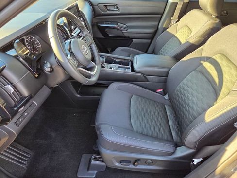 Used 2023 Nissan Pathfinder SV FWD image 13