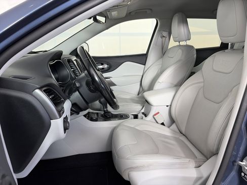 Used 2021 Jeep Cherokee Latitude Lux w/ Comfort/Convenience Group image 11