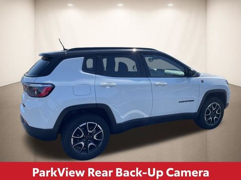 Used 2025 Jeep Compass Trailhawk image 11
