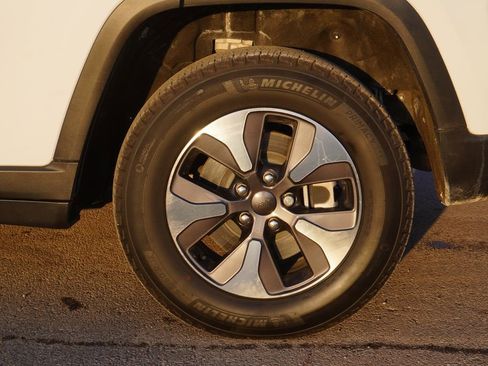 Used 2022 Jeep Grand Cherokee Limited 4xe image 11