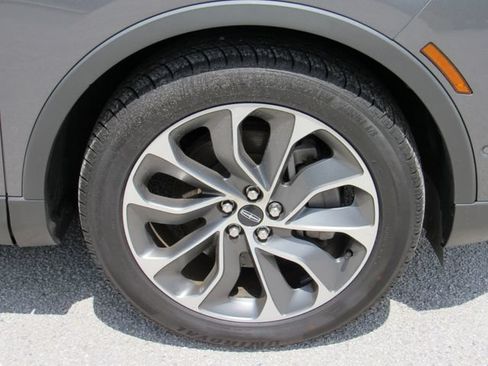 Used 2022 Lincoln Nautilus Reserve FWD image 11
