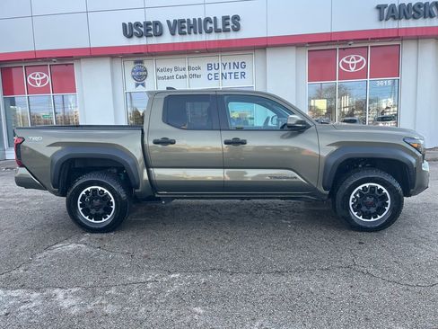 Used 2024 Toyota Tacoma TRD Off-Road image 6