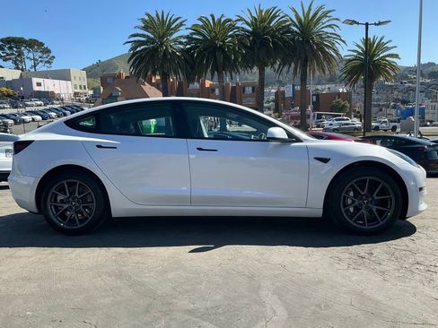Used 2023 Tesla Model 3 Standard Range image 3
