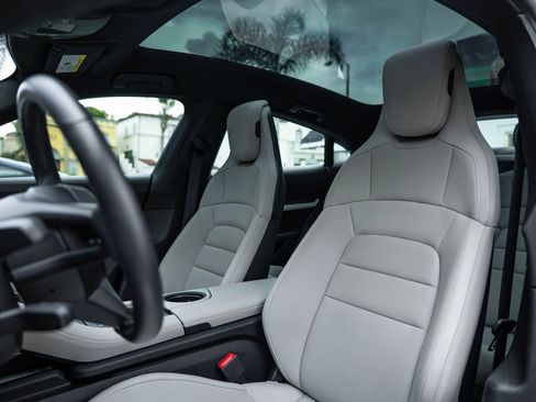 Used 2020 Porsche Taycan 4S image 20