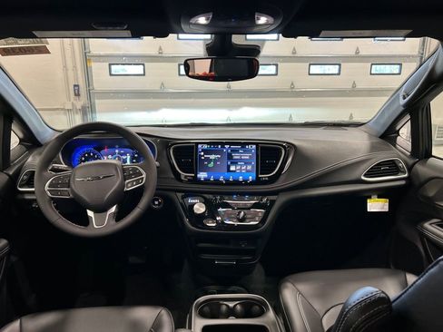 New 2026 Chrysler Pacifica Select image 28
