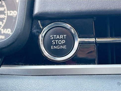 Used 2024 Mitsubishi Outlander AWD image 26