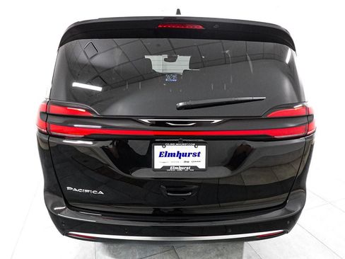 New 2027 Chrysler Pacifica Select FWD image 6
