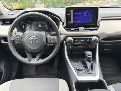 Used 2025 Toyota RAV4 XLE AWD/4WD image 22