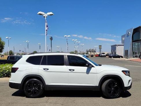 Used 2023 Volkswagen Atlas SE w/ Black Wheel Package FWD image 3