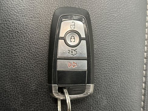 Used 2019 Ford Fusion SE image 10