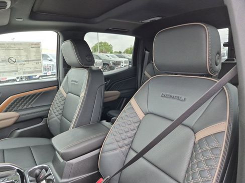 New 2026 GMC Canyon Denali image 30