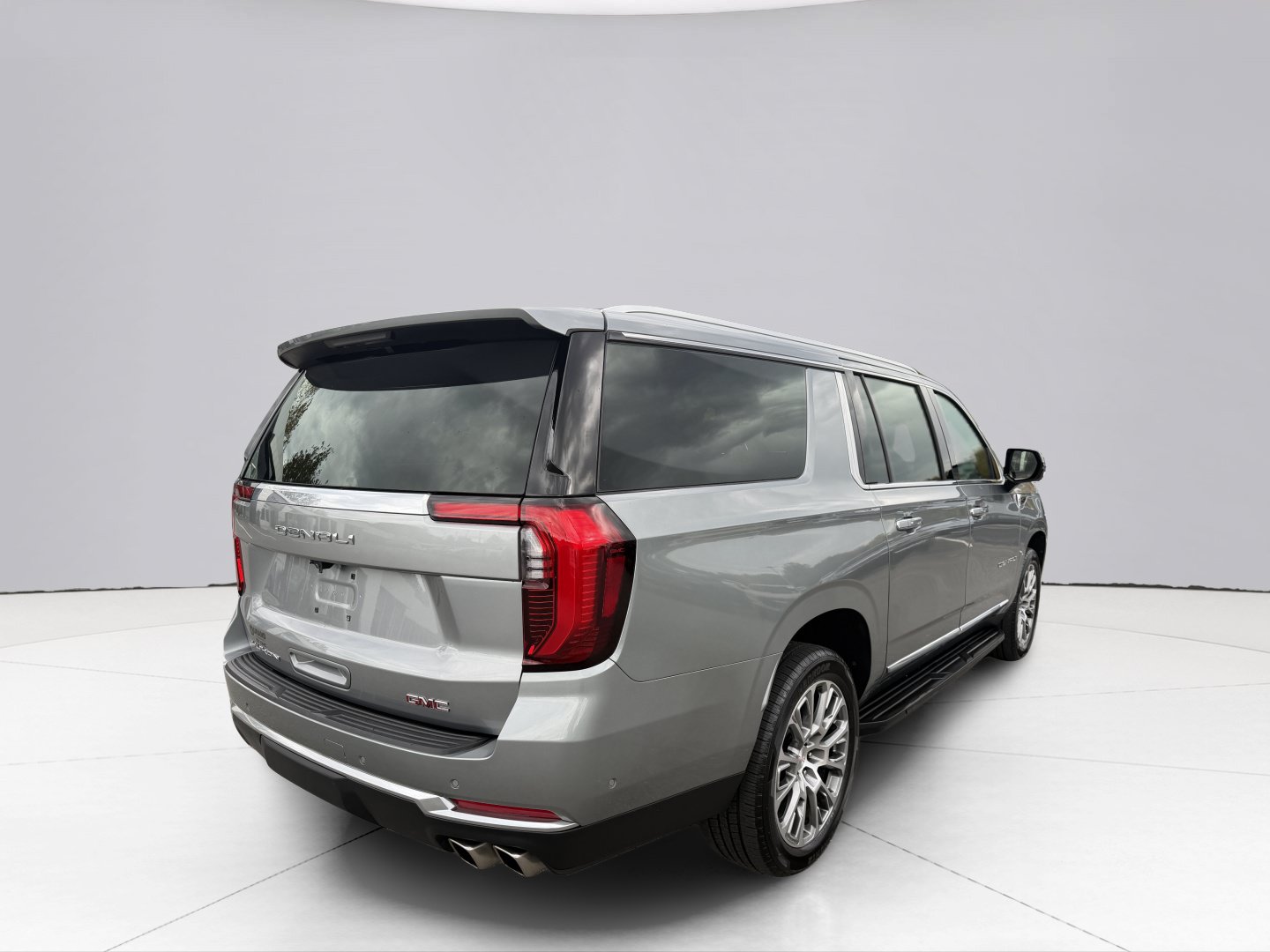 Used 2025 GMC Yukon XL Denali AWD/4WD image 6