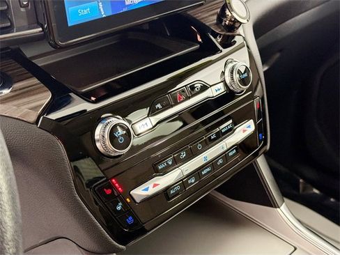 Used 2022 Ford Explorer Limited image 15