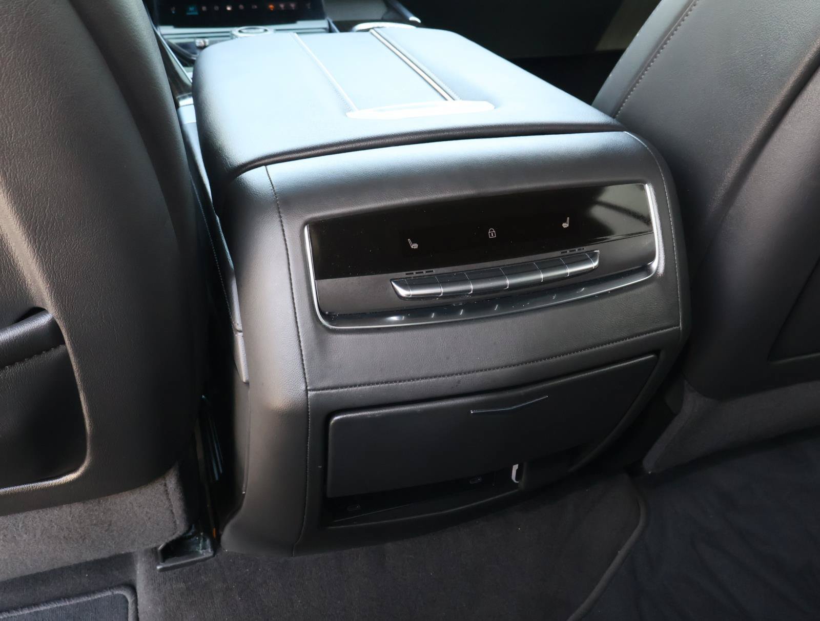 Used 2026 Cadillac Escalade Luxury AWD/4WD image 19