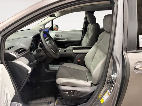 New 2026 Toyota Sienna XLE AWD/4WD image 9