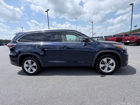 Used 2015 Toyota Highlander Limited w/ Driver Technology Package FWD image 4