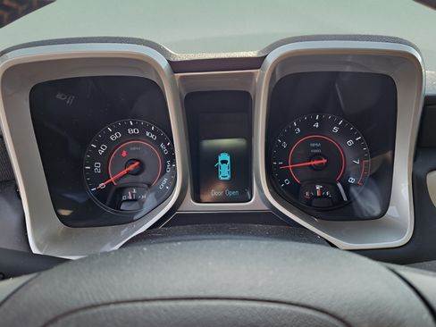 Used 2015 Chevrolet Camaro LT RWD image 15