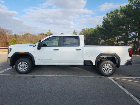 New 2026 GMC Sierra 2500 Pro image 2
