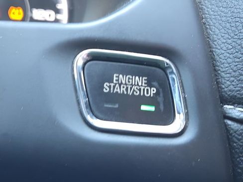 Used 2019 GMC Acadia SLE image 26