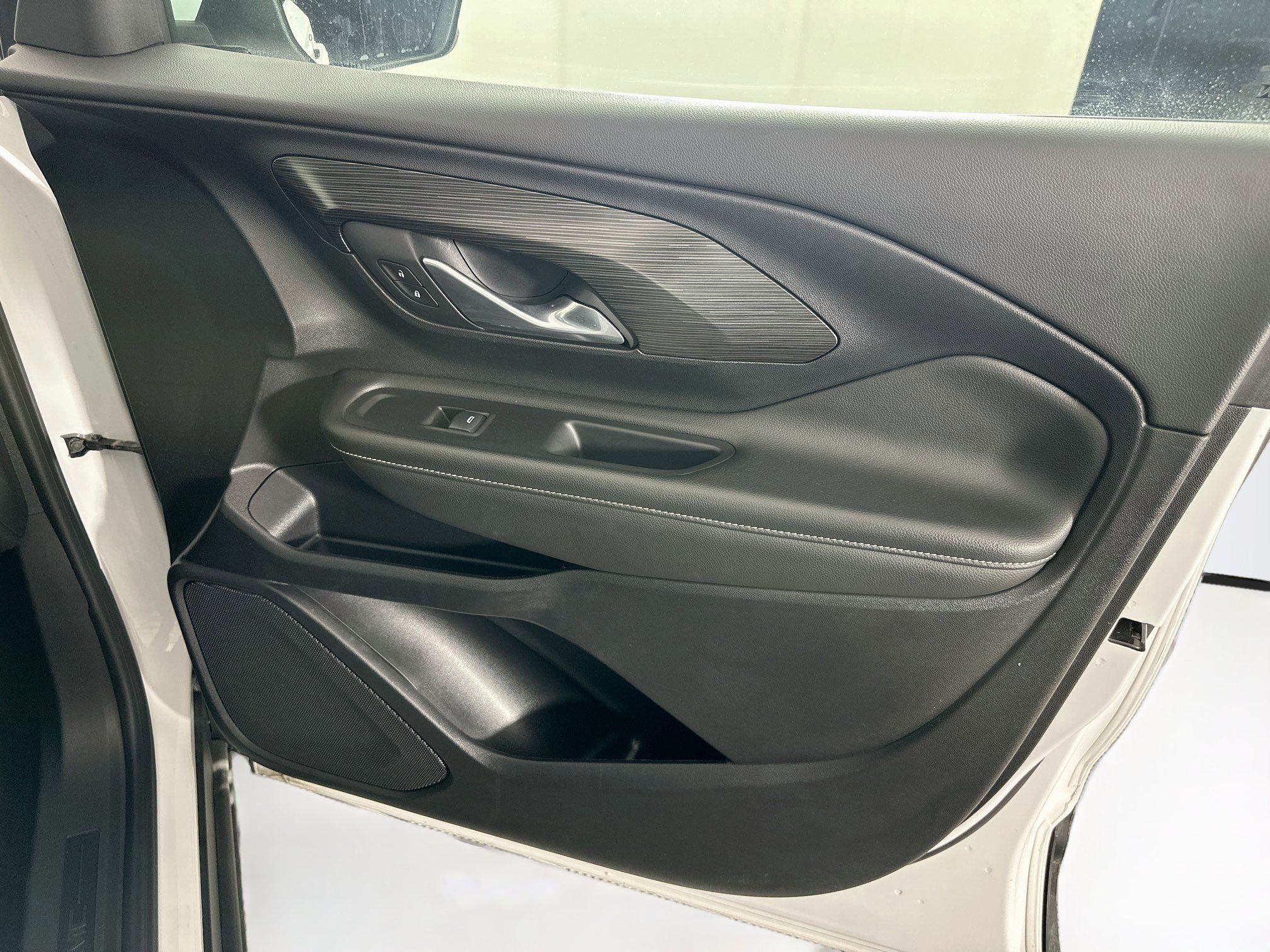 Used 2024 GMC Terrain SLE FWD image 30