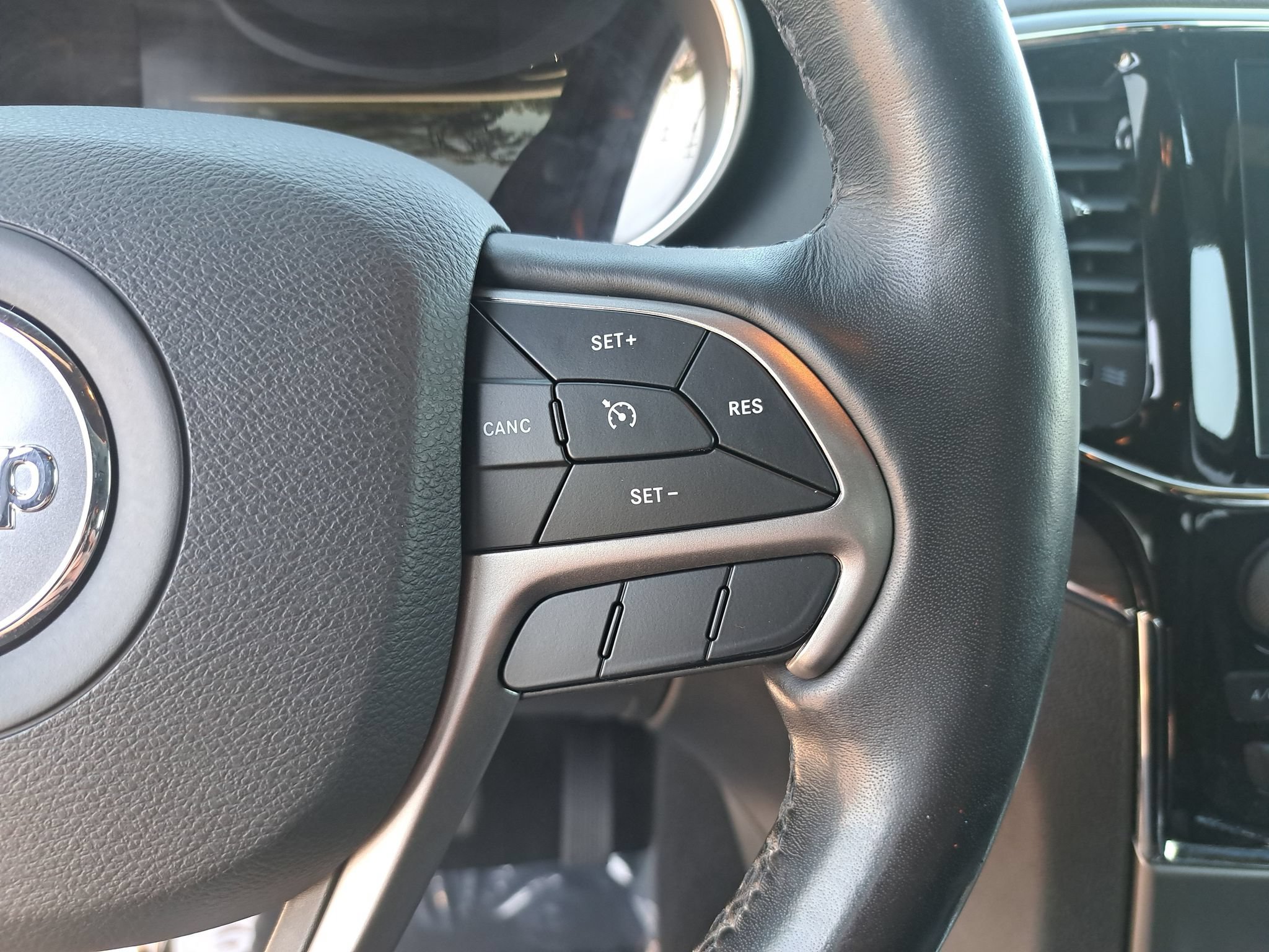 Used 2020 Jeep Grand Cherokee Limited w/ Premium Lighting Group AWD/4WD image 19