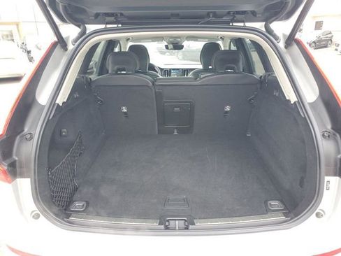 Used 2022 Volvo XC60 B5 Inscription image 34
