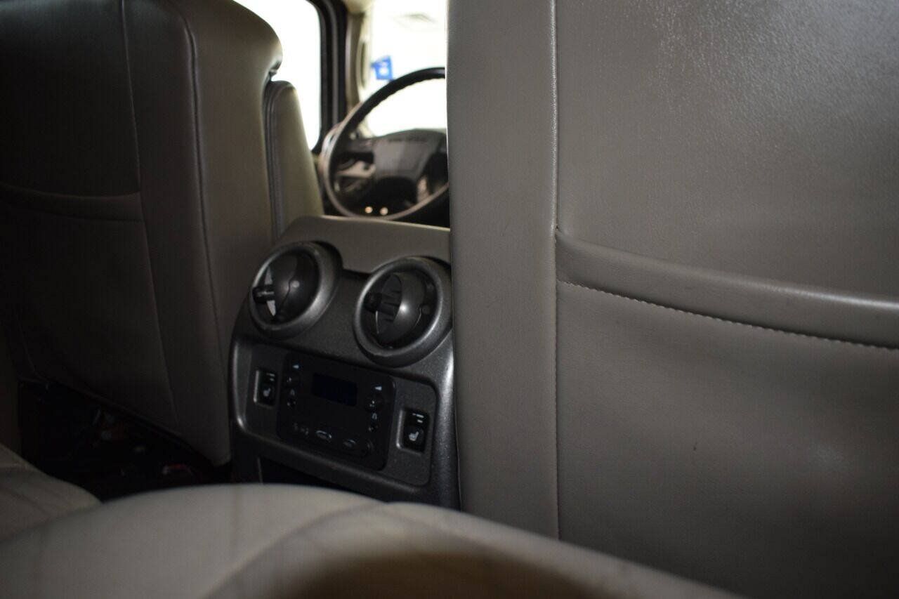 Used 2003 HUMMER H2 w/ Preferred Equipment Group AWD/4WD image 42