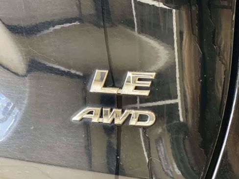 Used 2021 Toyota RAV4 LE image 12