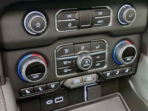 Used 2024 Chevrolet Tahoe High Country image 17