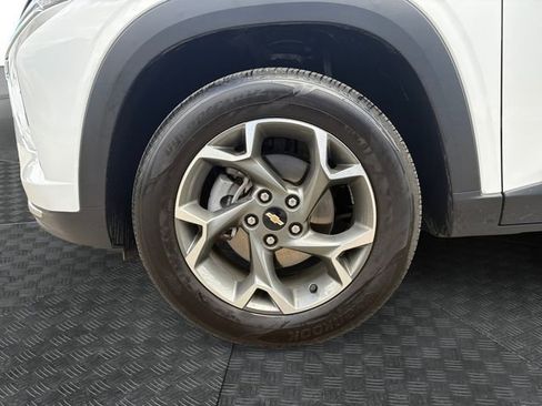 Used 2025 Chevrolet Trax LT FWD image 13