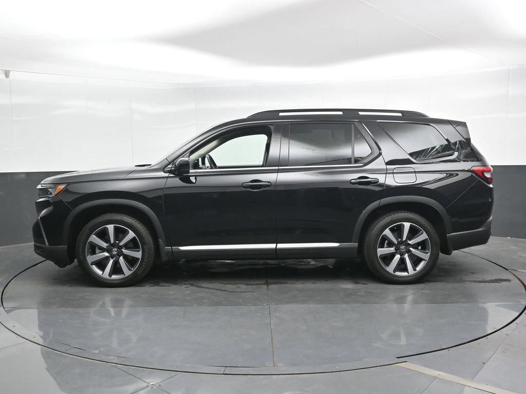 Used 2025 Honda Pilot Touring image 7