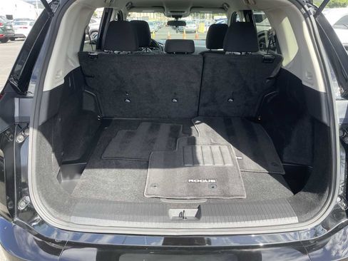 Used 2024 Nissan Rogue S image 19