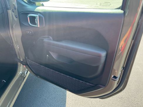 New 2025 Jeep Gladiator Sport image 22