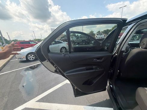 Used 2023 Chevrolet Equinox LT AWD/4WD image 36