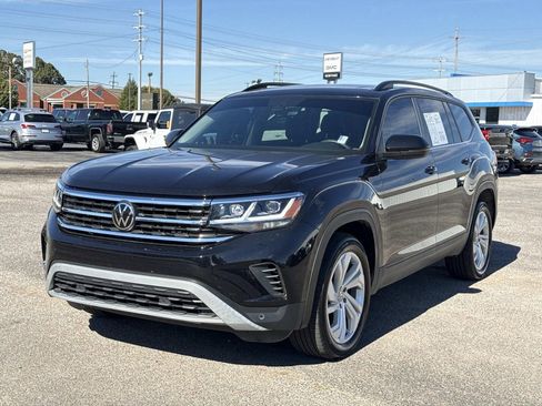 Used 2023 Volkswagen Atlas SE w/ Panoramic Sunroof Package image 3