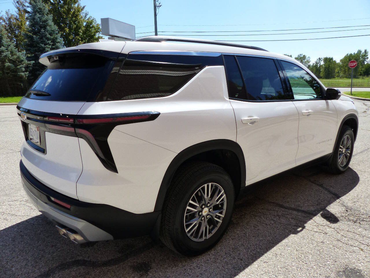 Used 2026 Chevrolet Traverse LT w/ Driver Confidence Package AWD/4WD image 13