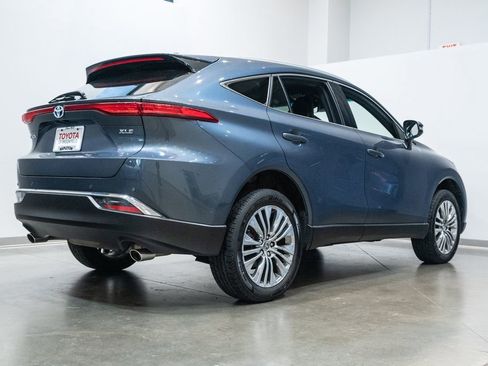 Certified 2023 Toyota Venza XLE image 9