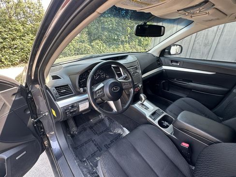 Used 2011 Subaru Outback 2.5i Premium AWD/4WD image 4