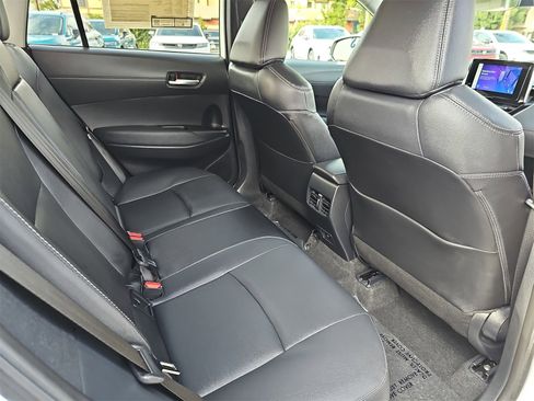 Used 2024 Toyota Corolla Cross XLE image 11