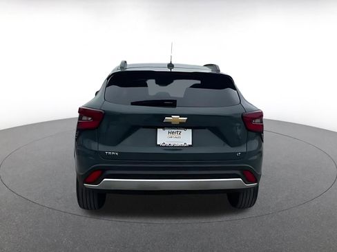 Used 2025 Chevrolet Trax LT w/ LT Convenience Package image 12