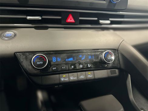 Certified 2025 Hyundai Elantra Sport image 16