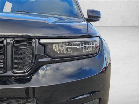 Used 2023 Jeep Grand Cherokee L Laredo image 15