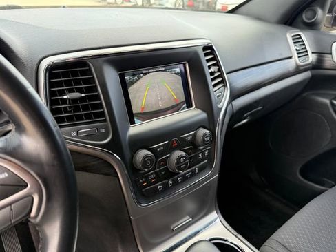 Used 2019 Jeep Grand Cherokee Laredo image 19