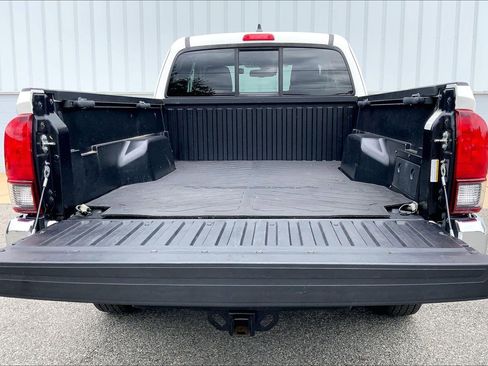 Used 2020 Toyota Tacoma SR5 AWD/4WD image 39